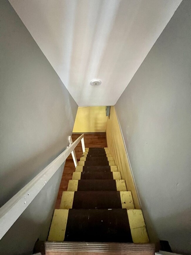 Building Photo - Stunning Home - 2 Bedroom 1 Bathroom - Pit...