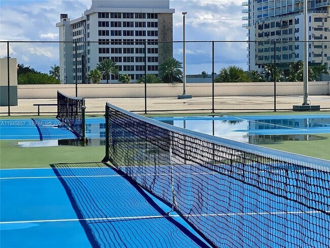 Building Photo - 17011 N Bay Rd