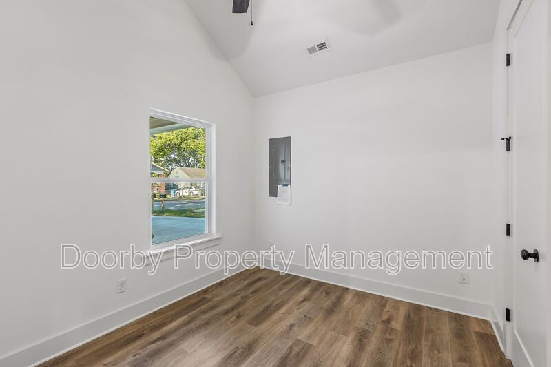 Building Photo - 2305 Kirby Ave