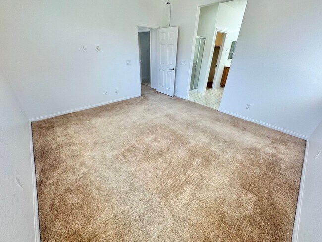 Building Photo - BEAUTIFUL 4 BEDROOM HOME IN GUARD GATED CO...