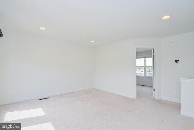 Building Photo - 8337 Looking Glass Way