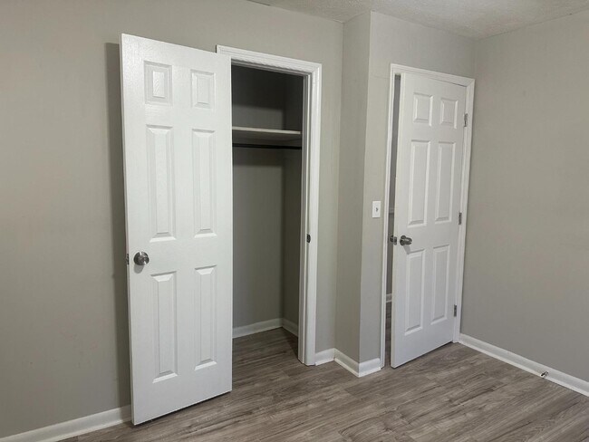 Building Photo - 5843 Memphis St