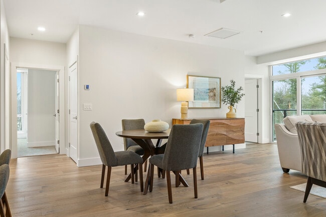 Building Photo - 1 US-1