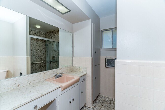 Building Photo - MACARTHUR PARK 3-BEDROOM HOME