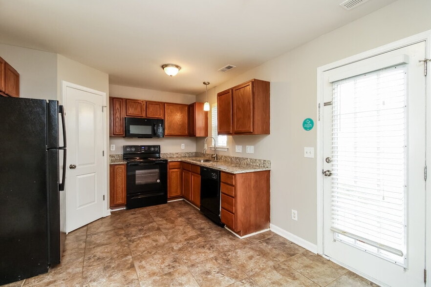 Building Photo - 3 Sherbourne Ct