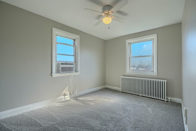 Building Photo - 401 52nd St