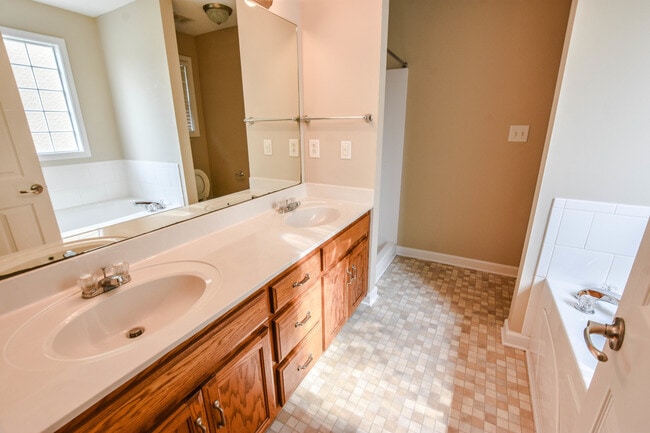 Building Photo - Pet Friendly Three Bedroom with Bonus!
