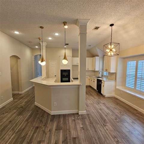 Building Photo - 2817 Oleander Dr