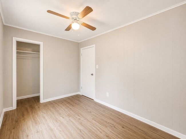 Building Photo - Remodeled 2/1 • Water Included • Commutable