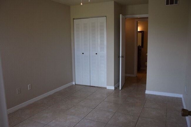 Building Photo - WOW Limited-Time Offer: Sign a lease on or...