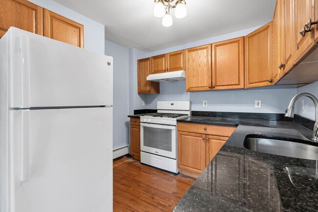 Building Photo - 537 E Girard Ave