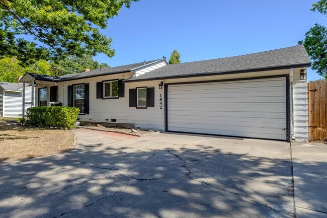 Building Photo - 1842 Princeton Ave