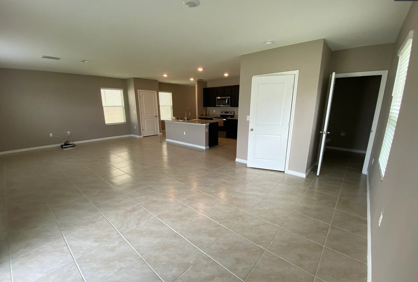 Building Photo - 17055 Oval Rum Dr