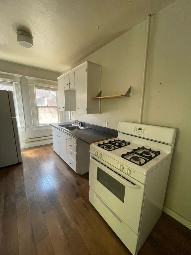Building Photo - Beautiful Avenues Studio Apartment in Salt Lake City!