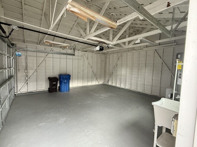 Building Photo - 148 Reed Way