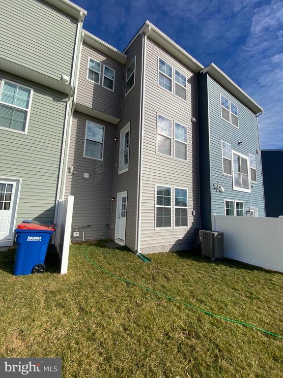 Building Photo - 37 Abigail St