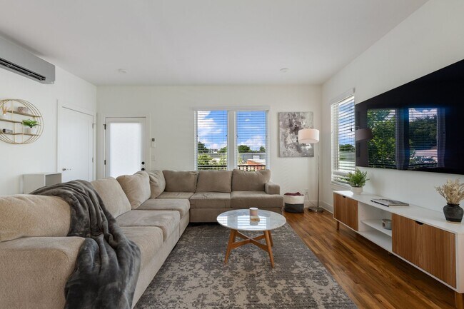Building Photo - Sterling Point 3 Bed Home