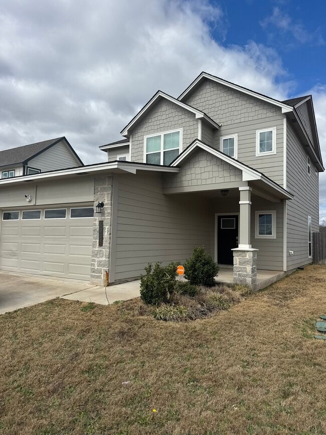 Building Photo - 4 bed 3 bath new build in the Lakes at University Place