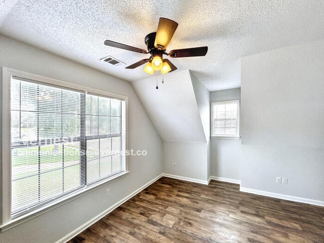 Building Photo - 5240 Shady Ridge Dr