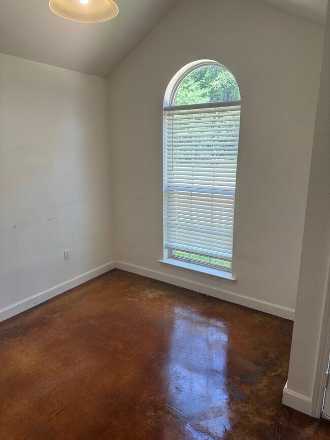 Building Photo - 42663 Edgewater Ln