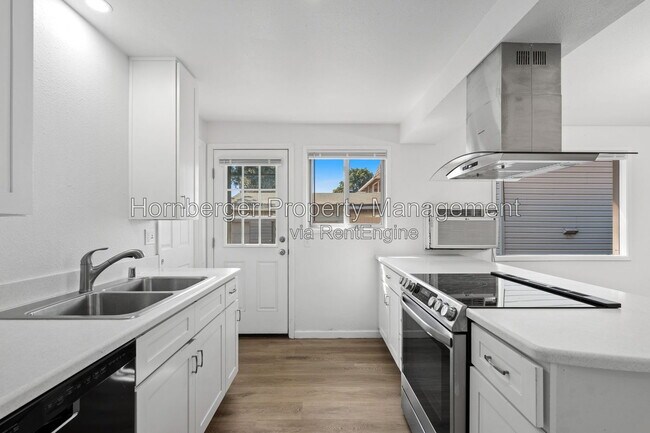 Building Photo - 2815 E 37th Ave
