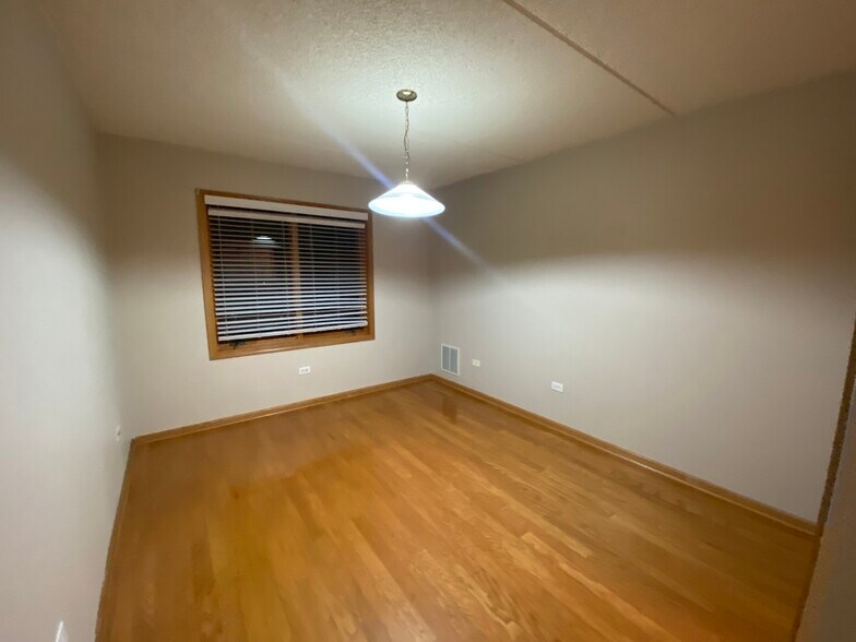 Building Photo - 6430 W Berteau Ave