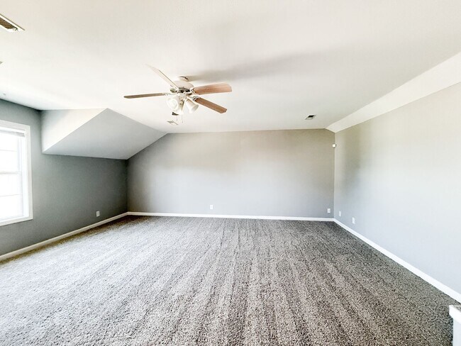 Building Photo - 3 Bedroom 2 Bathroom Home!!