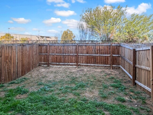 Building Photo - Charming Townhome Near I-35 & Randolph AFB