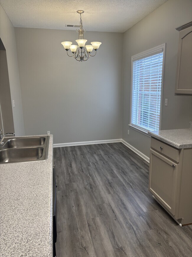 Building Photo - 9150 Cinderhill Cove E