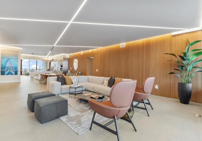 Building Photo - 5000 Island Estates Dr