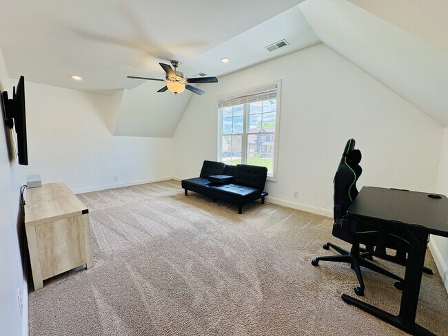 Building Photo - 1268 Easthaven Dr