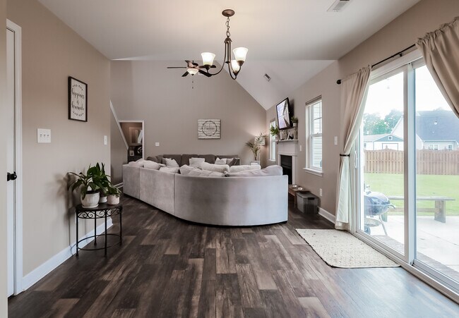 Building Photo - 425 Sea Buoy Ln