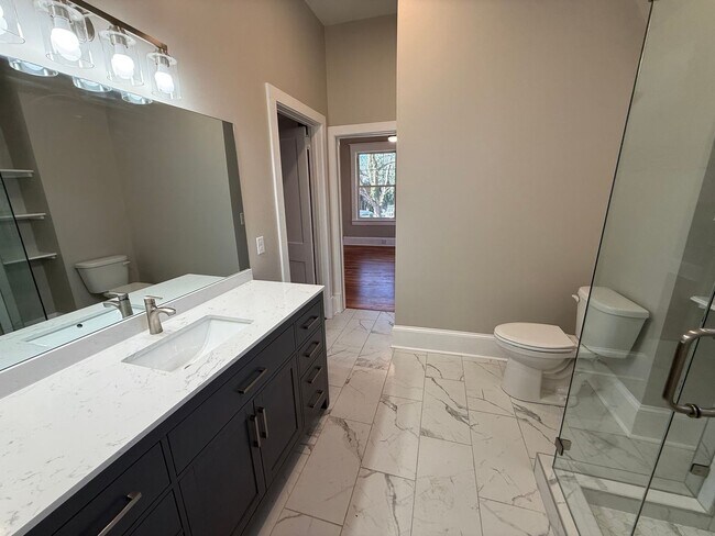 Building Photo - 4 Bedroom Fully Remodeled House Located in Five Points!