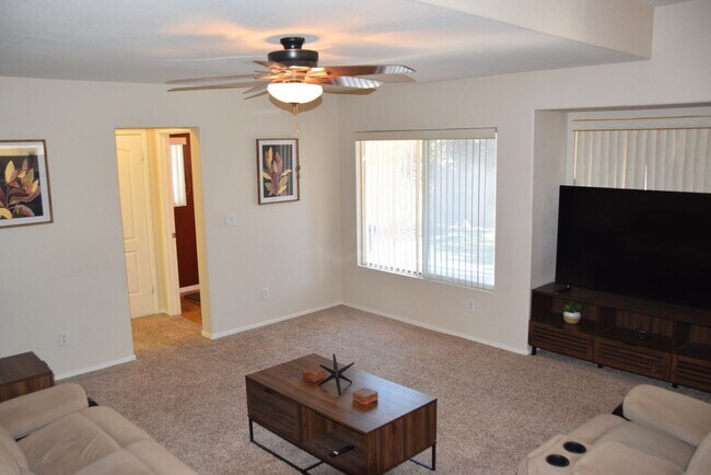 Building Photo - 8765 Country Pines Ave