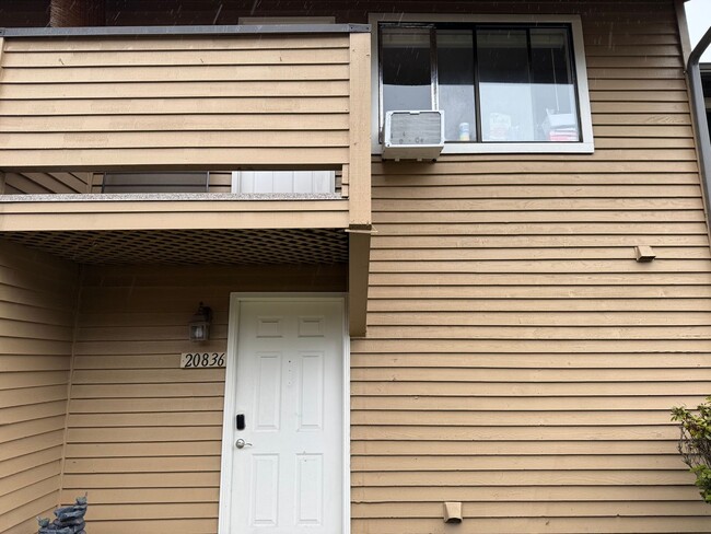 Building Photo - CLICK "REQUEST A TOUR" NOW!