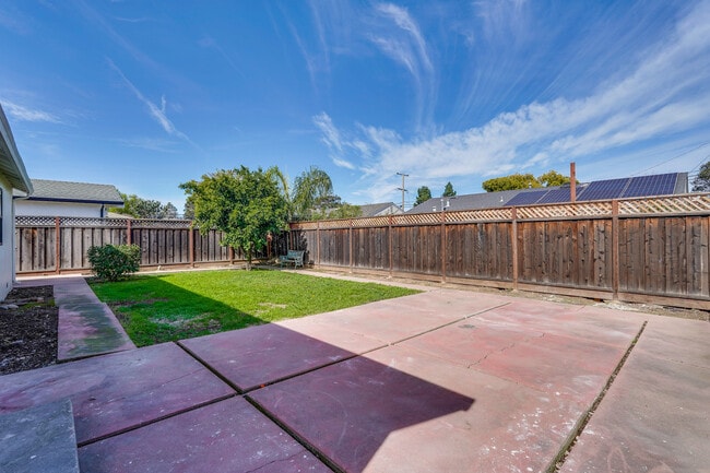 Building Photo - 2051 Randolph Dr