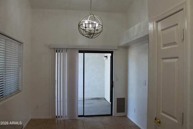 Building Photo - 921 S Val Vista Dr