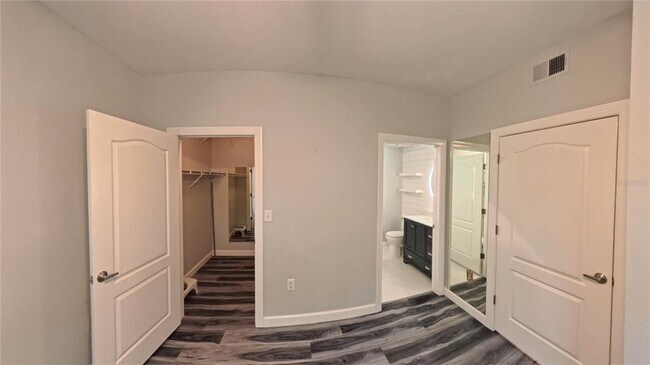 Building Photo - 4102 Central Sarasota Pkwy