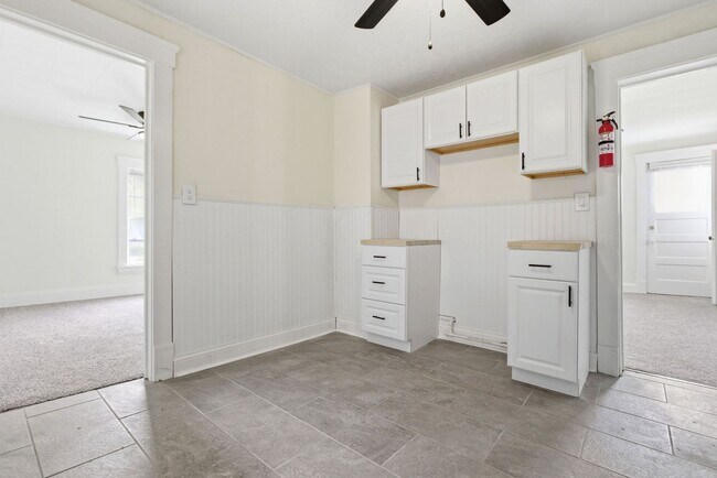 Building Photo - 689 Midland Ave