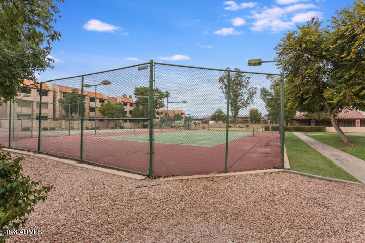 Tennis - 540 N May