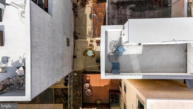 Building Photo - 840 Leland St