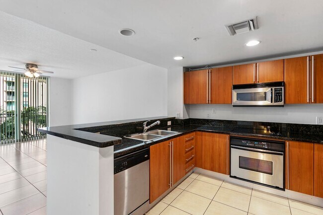 Building Photo - 610 Clematis St