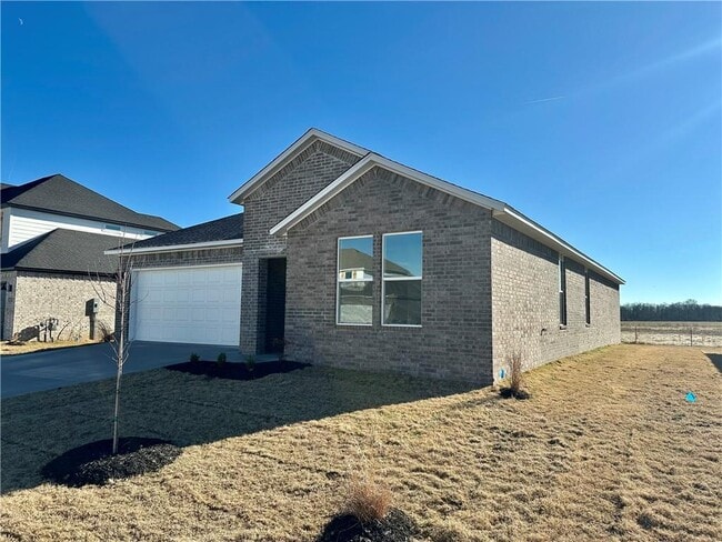 Building Photo - 2421 Longfellow Dr