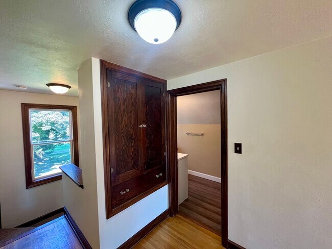 Building Photo - Large 3 Bed 2 Bath Single Family Home in Marshfield