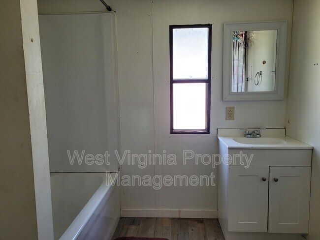 Building Photo - 432 Pocahontas St W