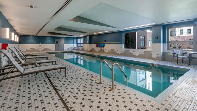 Building Photo - 285 Third St. Unit 721