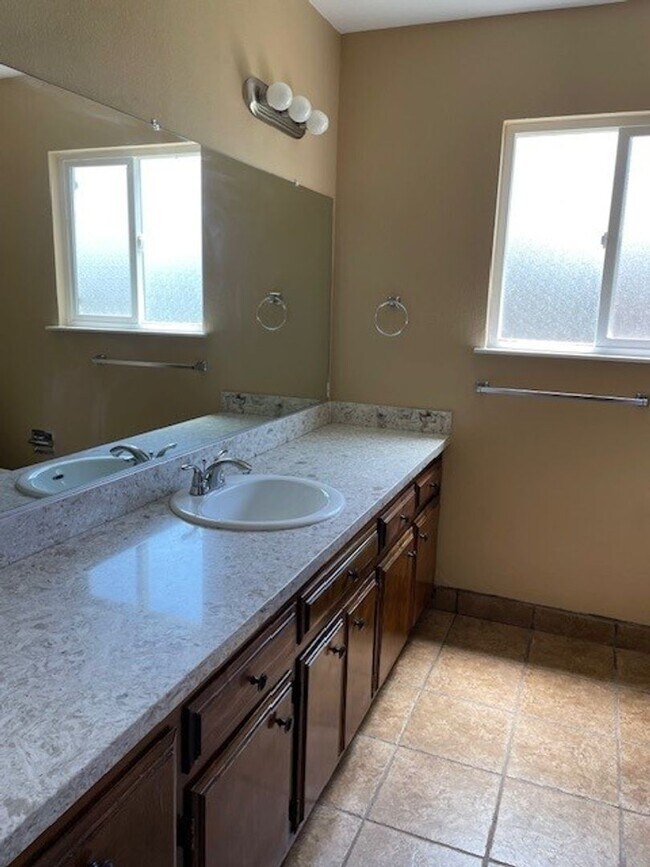 Building Photo - Lease Your Dream Home in the Country!