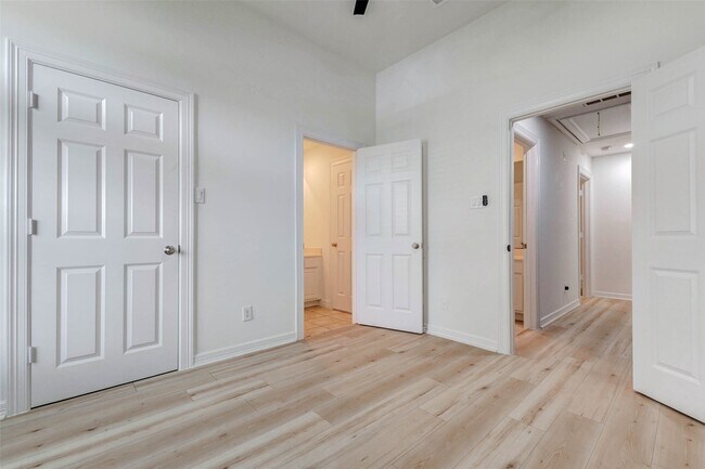 Building Photo - 2706 Ridgeglen Ln