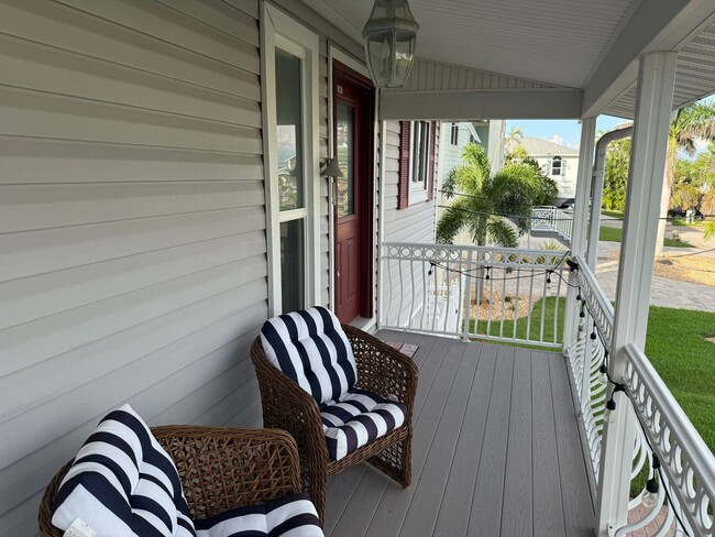 Building Photo - FT Myers Beach Amazing pool home