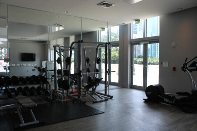 Building Photo - 1100S S Miami Ave